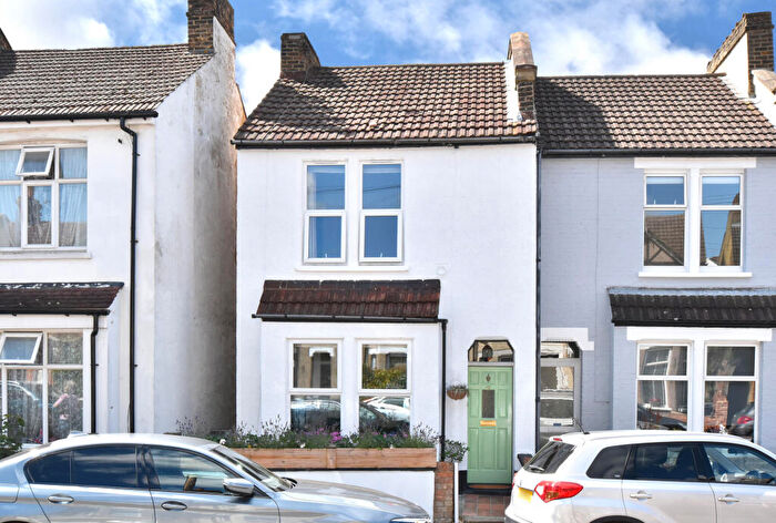 3 Bedroom End Of Terrace House For Sale In Canon Road, Bromley, BR1