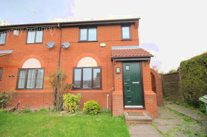 2 Bedroom Semi-Detached House To Rent In Yately Close, Luton, LU2
