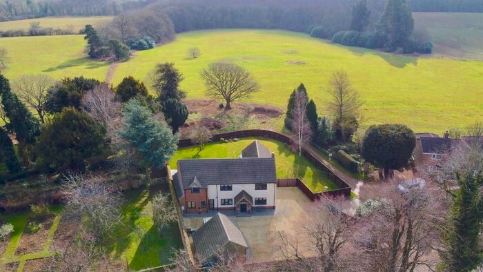 5 Bedroom Detached House For Sale In Woodlands, Glendon, NN14