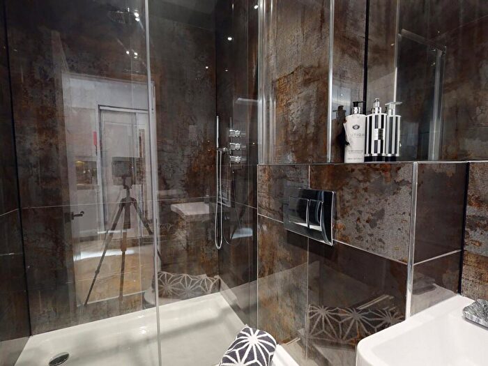 Apartment To Rent In Apt, Live Oasis Piccadilly #, M1