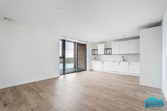 2 Bedroom Flat For Sale In Coster Avenue, London, N4