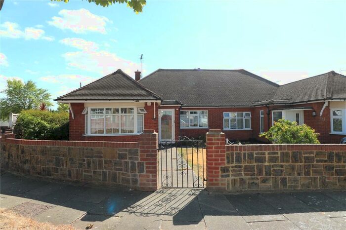 3 Bedroom Bungalow To Rent In Ashurst Avenue, Southend-on-Sea, Essex, SS2