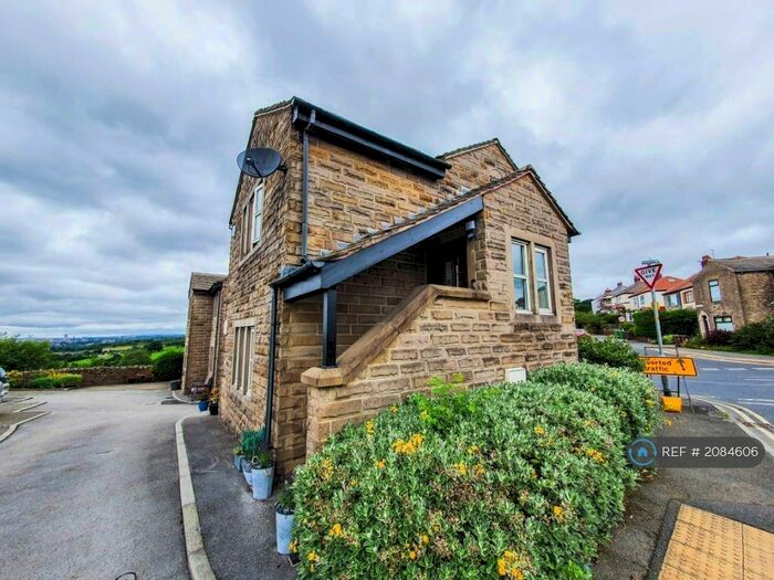 1 Bedroom Flat To Rent In Stockport Road, Saddleworth, OL4