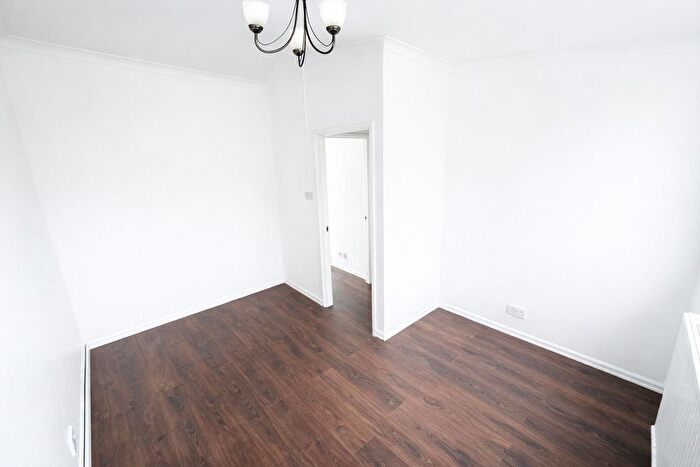 3 Bedroom Flat To Rent In Great Knightleys, Basildon, SS15