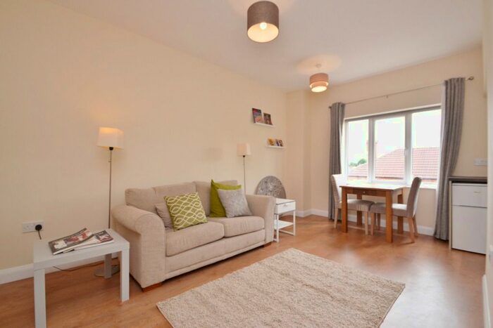 2 Bedroom Flat To Rent In Manor Grove, Chapel Allerton, Leeds, LS7