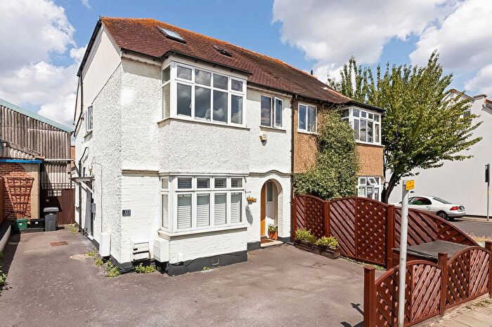 3 Bedroom Maisonette For Sale In Southlands Road, Bromley, BR2