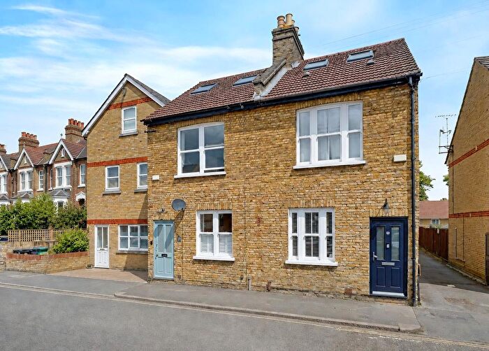 4 Bedroom Detached House For Sale In Windmill Road, Hampton Hill, TW12