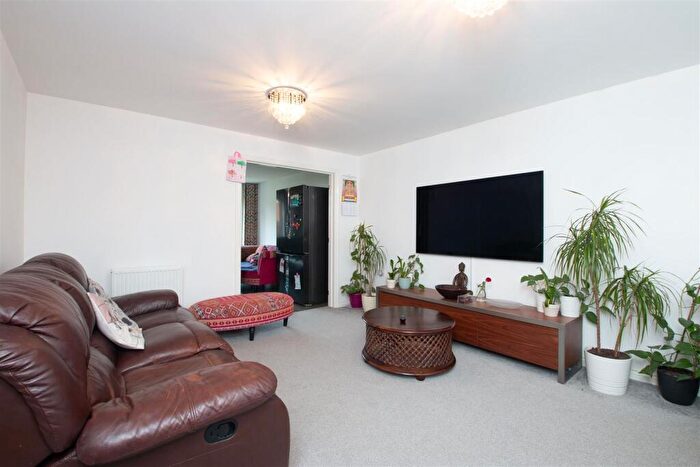 5 Bedroom Detached House To Rent In Cardiff Way, Kingsmead, Milton Keynes, MK4