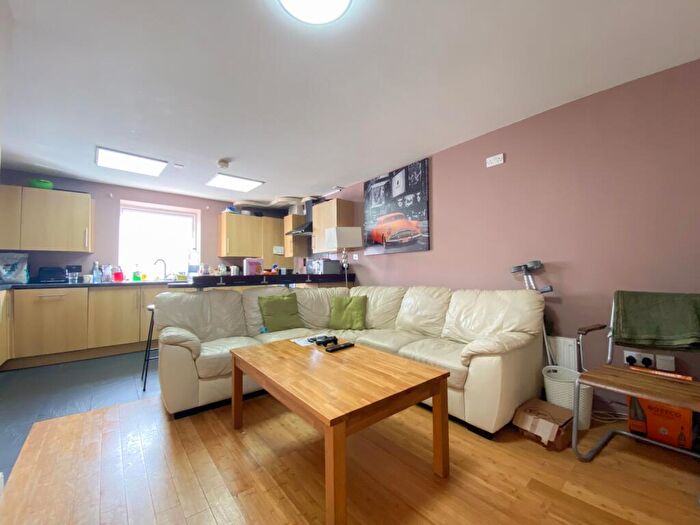 5 Bedroom Flat To Rent In Crwys Road, Cathays, CF24
