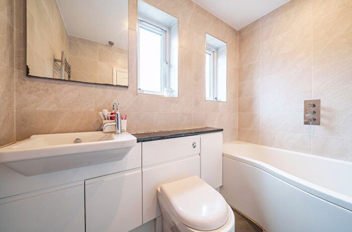 3 Bedroom Terraced House For Sale In Sparrows Lane, London, SE9