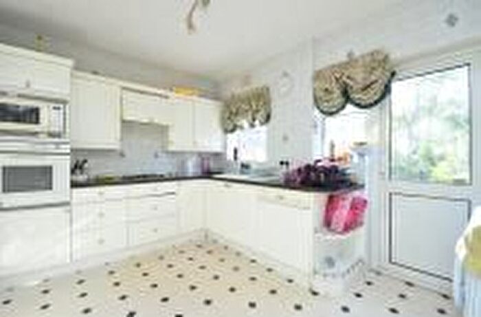 3 Bedroom Detached House To Rent In Lyndhurst Avenue, Pinner, HA5