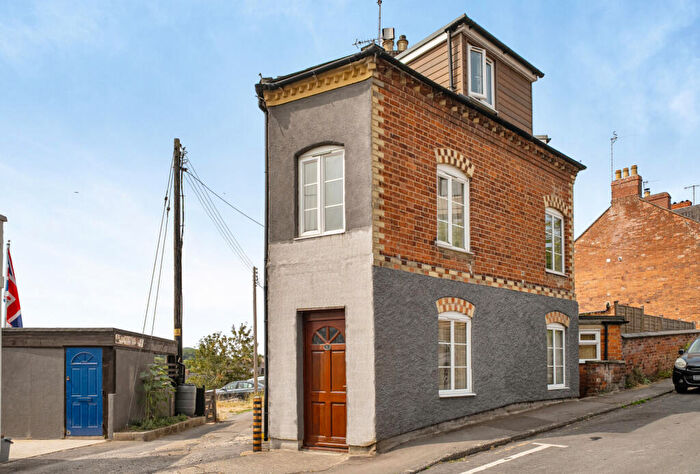 4 Bedroom End Of Terrace House For Sale In Bridge Street, Stroud, Gloucestershire, GL5