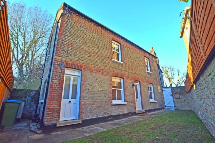 2 Bedroom Detached House To Rent In Ballast Quay, London, SE10