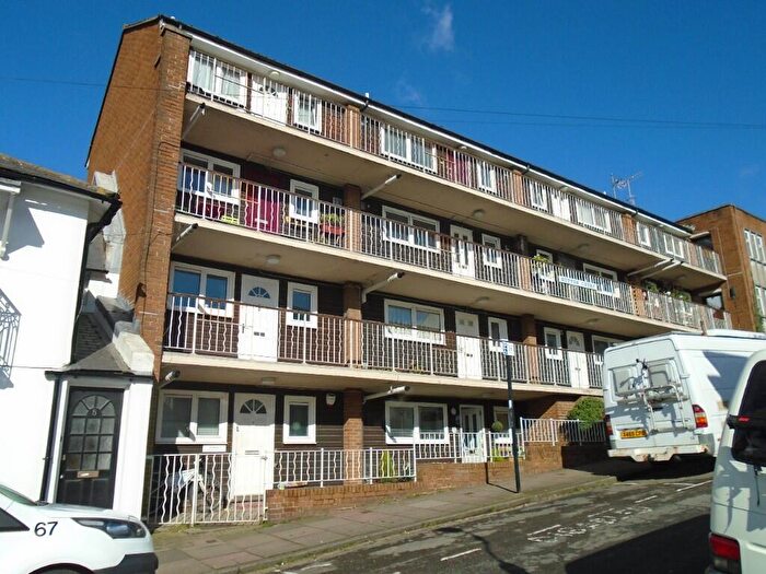 Flat To Rent In Button Court, Rose Hill, BN2