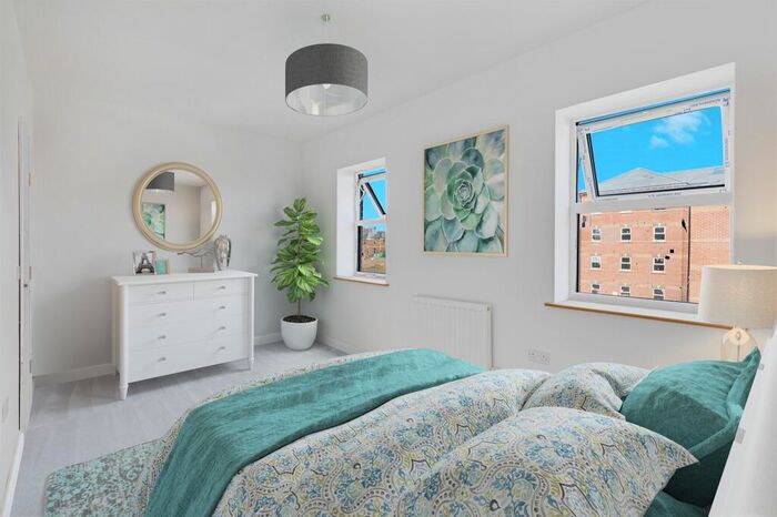 2 Bedroom Apartment For Sale In St. Crispin Drive, Northampton, NN5