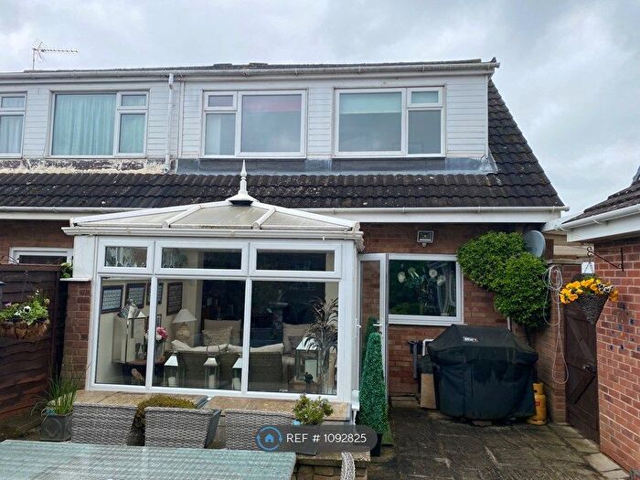 3 Bedroom Semi-Detached House To Rent In Severn Close, Leamington Spa, CV32