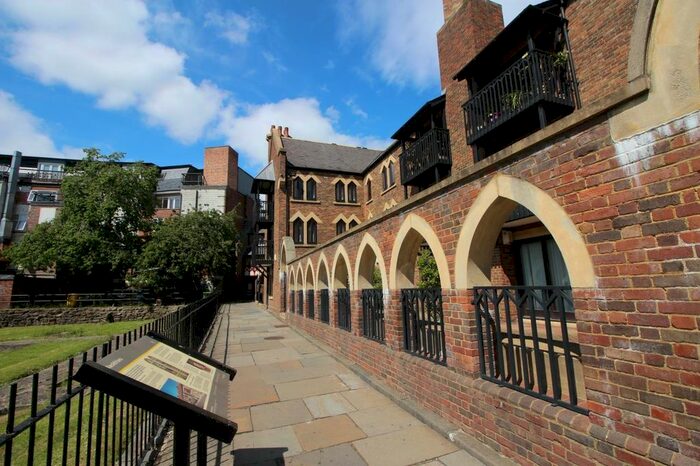 2 Bedroom Flat To Rent In Jacobins Chare, Newcastle Upon Tyne, NE1