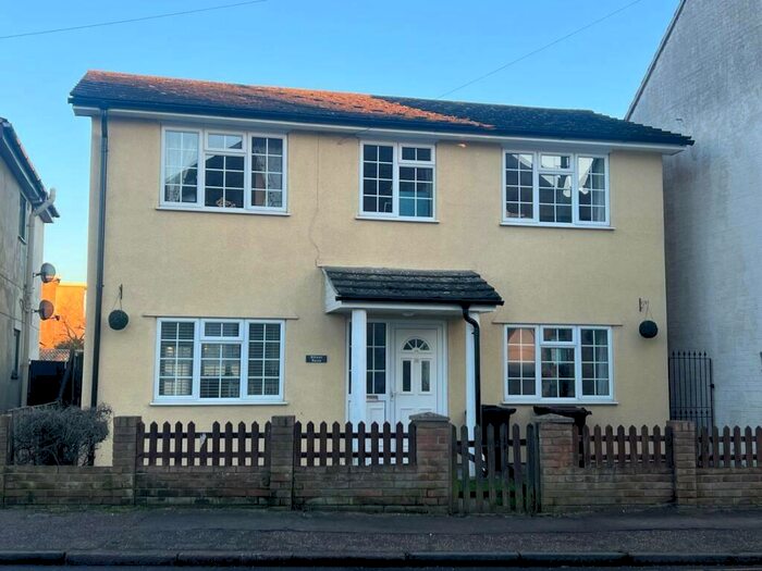 3 Bedroom Detached House To Rent In Hall Lane, Walton-on-the-Naze, Essex, CO14