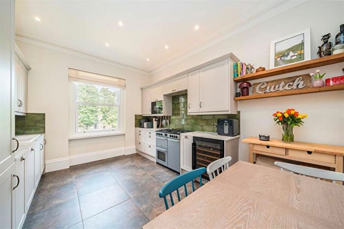 2 Bedroom Flat For Sale In Eltham Road, Lee, SE12