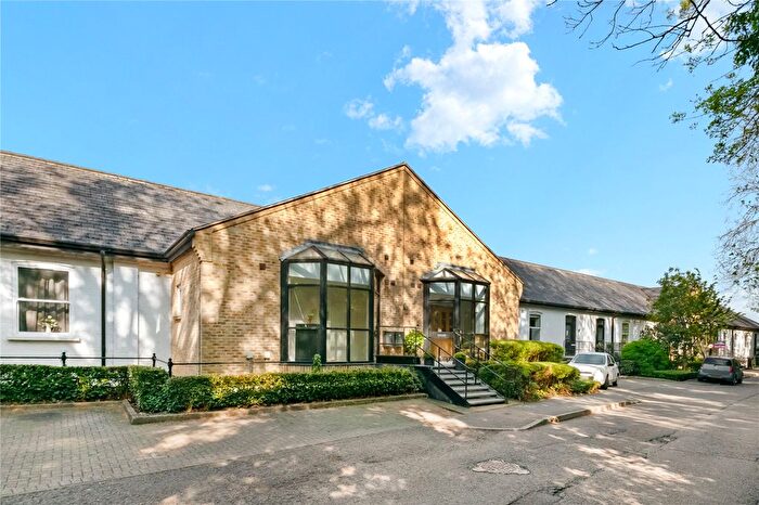 2 Bedroom Flat For Sale In Summerhouse Lane, Harefield, Uxbridge, UB9