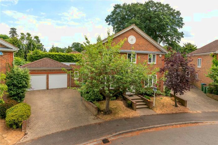 4 Bedroom Detached House To Rent In Rosslyn Park, Weybridge, Surrey, KT13