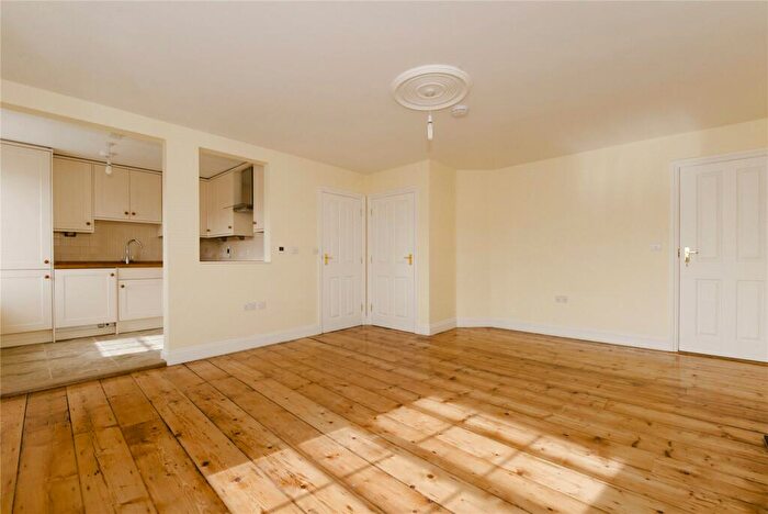 3 Bedroom Terraced House To Rent In Camden Road, Camden, NW1
