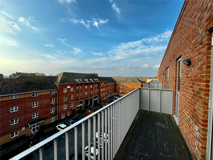 2 Bedroom Apartment To Rent In Steel House, The Metalworks, Petersfield Avenue, Slough, Berkshire, SL2