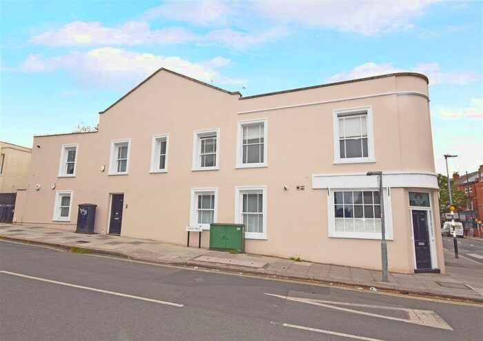 1 Bedroom Flat To Rent In Kings Road, Richmond, TW10