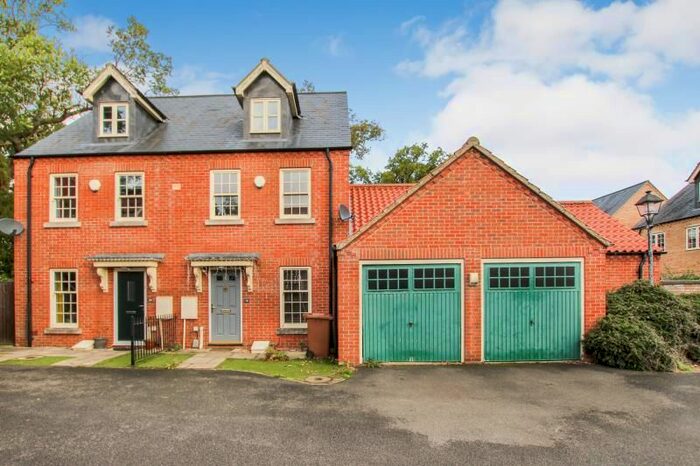 3 Bedroom Town House To Rent In King Henry Chase, Bretton, Peterborough, PE3