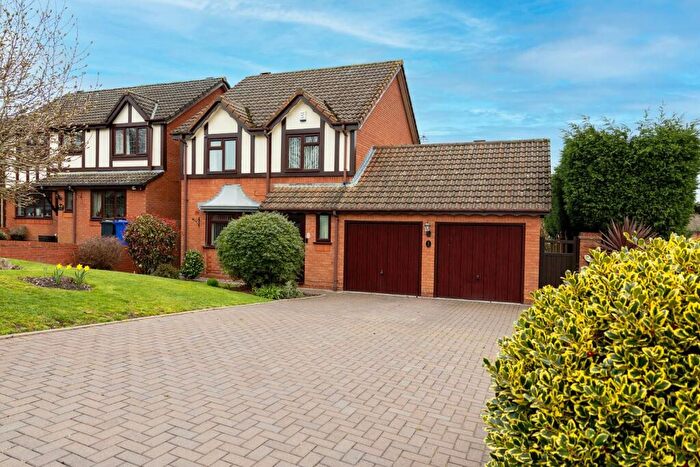 4 Bedroom Detached House For Sale In Tamar Drive, Woodsetton, DY3