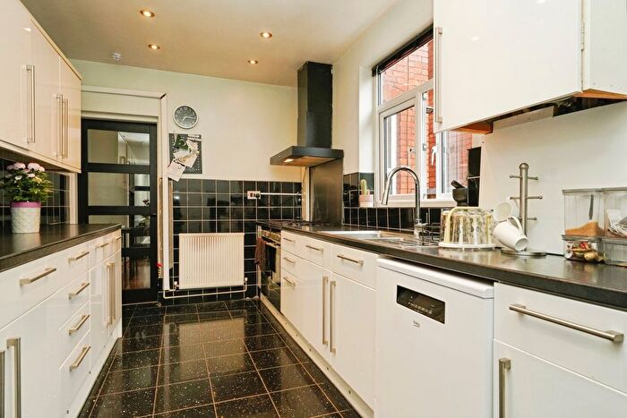 3 Bedroom End Of Terrace House For Sale In Albert Road, Worcester, WR5