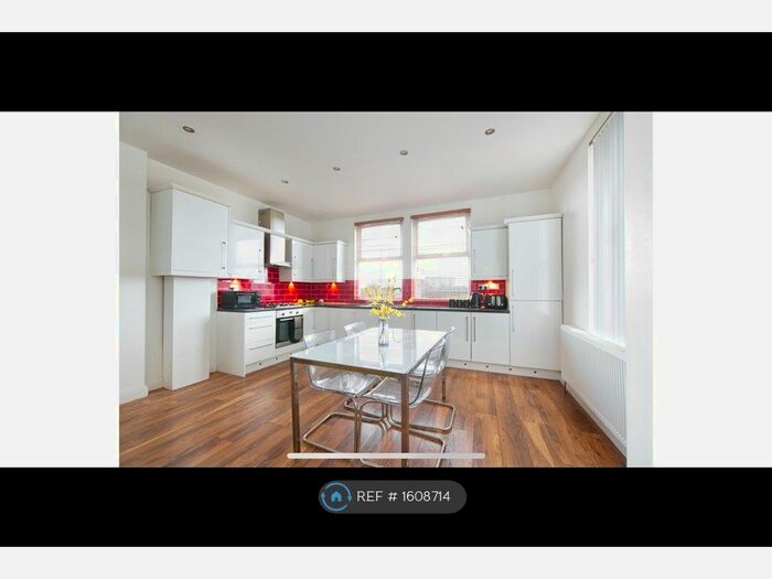 2 Bedroom Flat To Rent In Pontefract Lane, Leeds, LS9