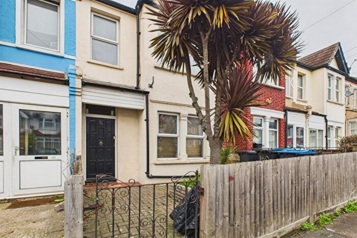 2 Bedroom Terraced House For Sale In Spa Hill, London, SE19