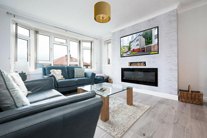 2 Bedroom Flat For Sale In Levanne Place, Gourock, PA19