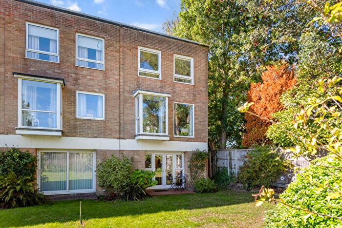 3 Bedroom Town House For Sale In Wickham, Hampshire, PO17