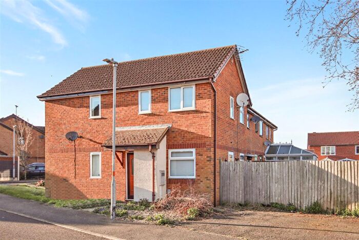 1 Bedroom Terraced House For Sale In Daisy Croft, Rushden, NN10