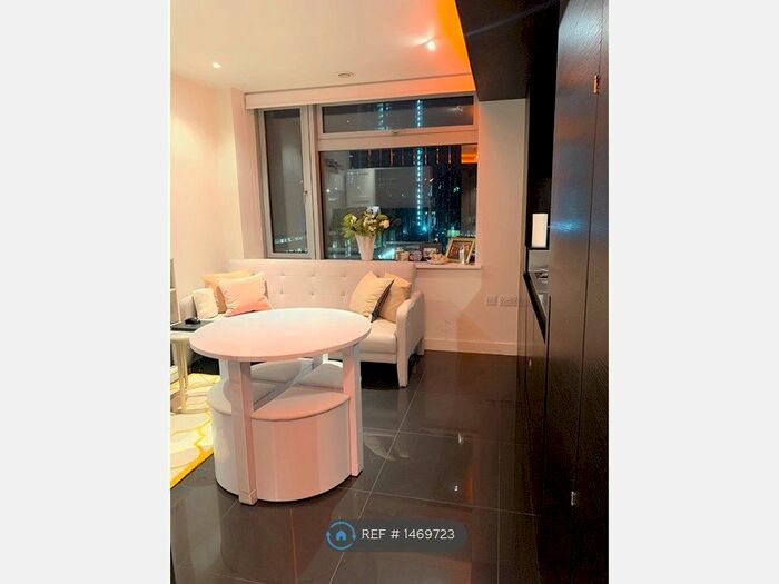 Studio To Rent In Pan Peninsula Square, London, E14