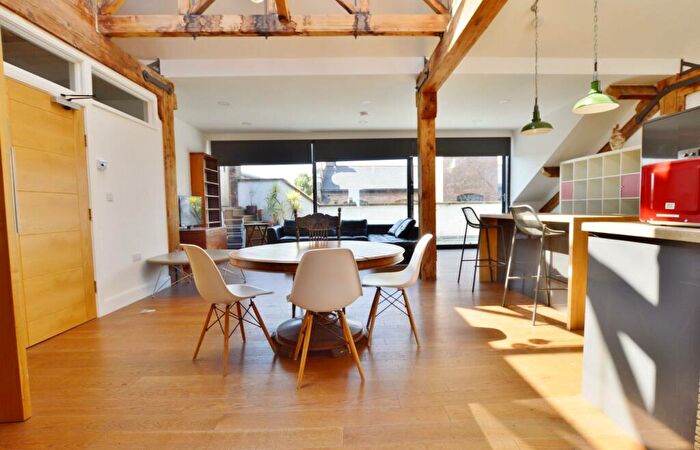 3 Bedroom Flat To Rent In Fawe Street, London, E14