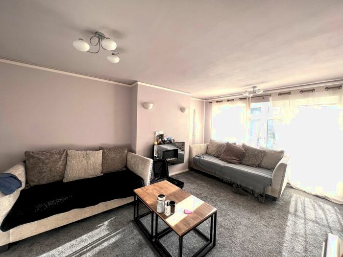 2 Bedroom Apartment To Rent In South Street, Eastbourne, BN21