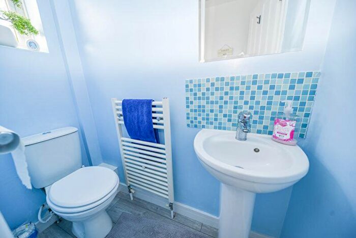 3 Bedroom Terraced House For Sale In Briarfield Gardens, Horndean, PO8