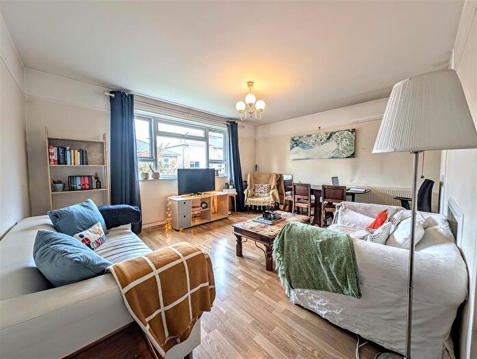 3 Bedroom Flat To Rent In Hartfield Road, London, SW19