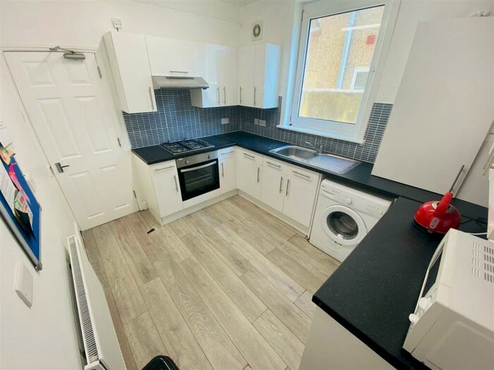 4 Bedroom House To Rent In Jessie Road, Southsea, PO4