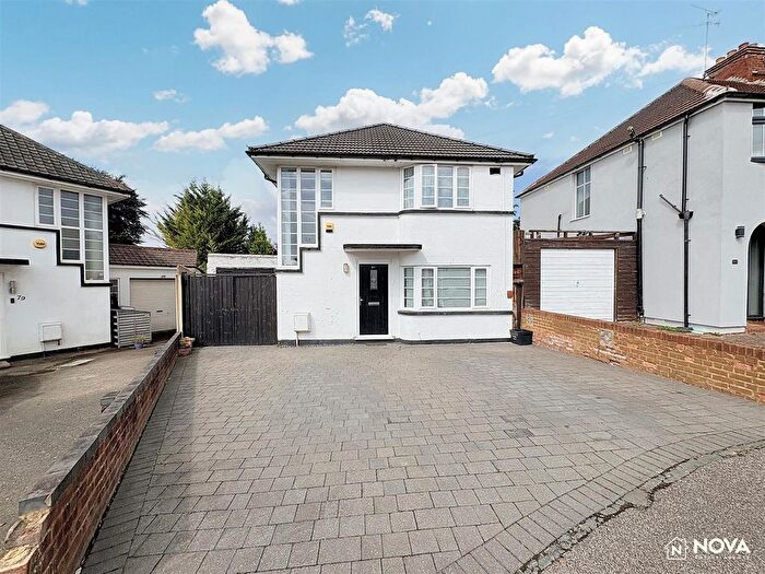 3 Bedroom Detached House For Sale In Cranleigh Gardens, Luton, LU3