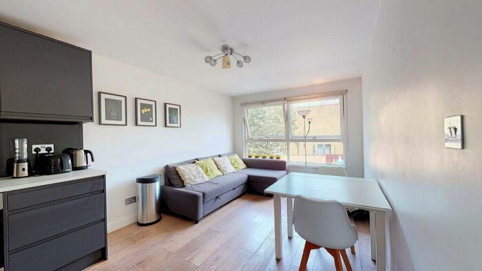 3 Bedroom Flat To Rent In Pollitt Drive, NW8