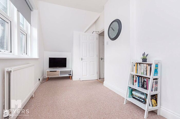 1 Bedroom Flat To Rent In West Bay, West Cliff Gardens, Bournemouth, BH2