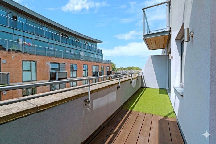 2 Bedroom Flat To Rent In St. Mary's Road, Surbiton, KT6