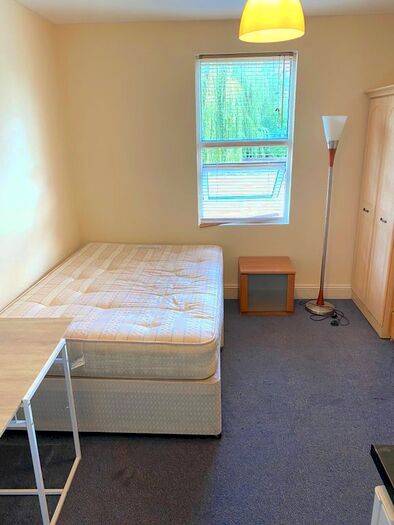 Studio To Rent In Queens Road, Hendon, London, NW4