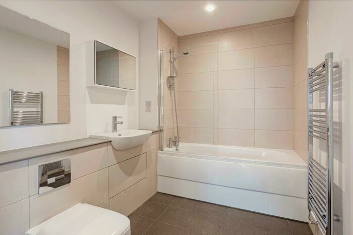 2 Bedroom Apartment To Rent In Apex Gardens, Seven Sisters London, N15