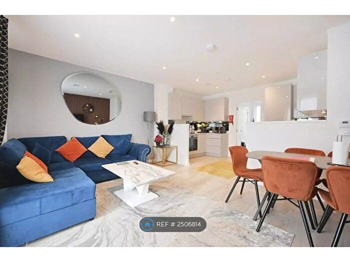 3 Bedroom Flat To Rent In Cargo House, London, E16