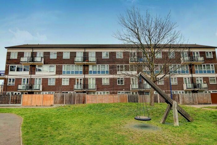 4 Bedroom Ground Maisonette To Rent In Sheffield Square, London, E3